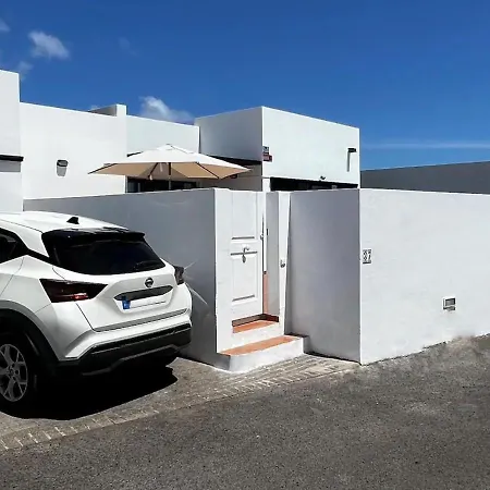 El Salto 37: Renovated Retreat With Heated Pool And All-day Sun Villa Playa Blanca (Lanzarote)