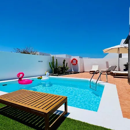 El Salto 37: Renovated Retreat With Heated Pool And All-day Sun * Playa Blanca (Lanzarote)