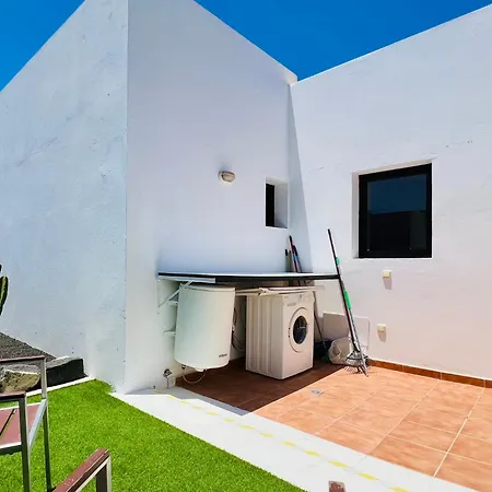 Villa El Salto 37: Renovated Retreat With Heated Pool And All-day Sun Playa Blanca (Lanzarote)