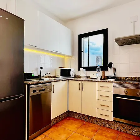El Salto 37: Renovated Retreat With Heated Pool And All-day Sun Playa Blanca (Lanzarote)