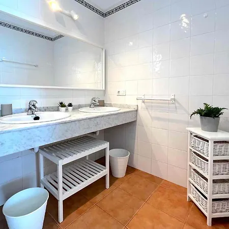 El Salto 37: Renovated Retreat With Heated Pool And All-day Sun Villa Playa Blanca (Lanzarote)