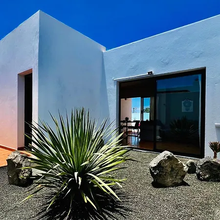 El Salto 37: Renovated Retreat With Heated Pool And All-day Sun Villa